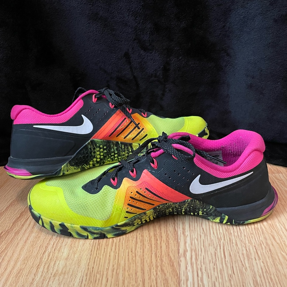 Nike Metcon 2’s—mens size 11 RARE COLOR